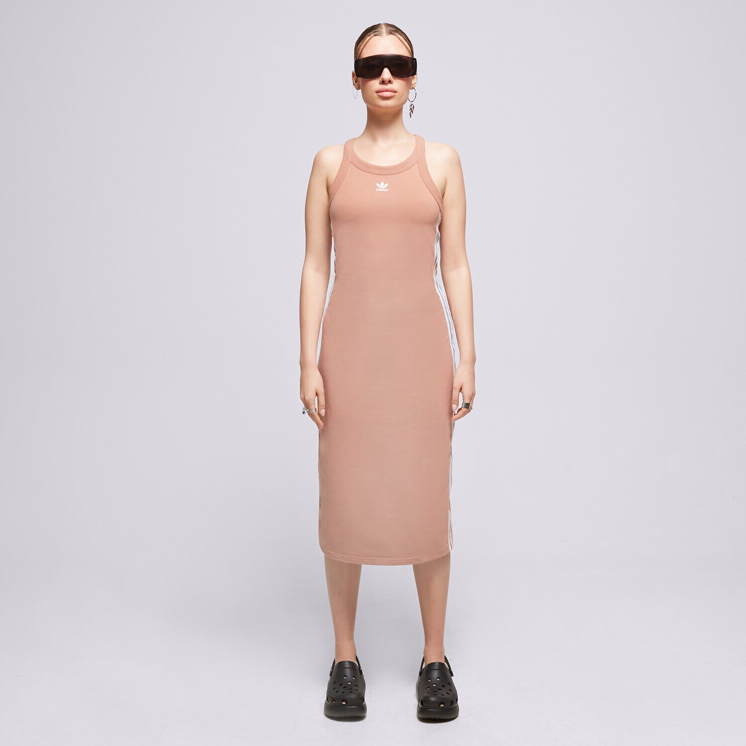 Modna sukienka sportowa ADIDAS SUKIENKA LONG TANK DRESS IC5502 BRĄZOWY