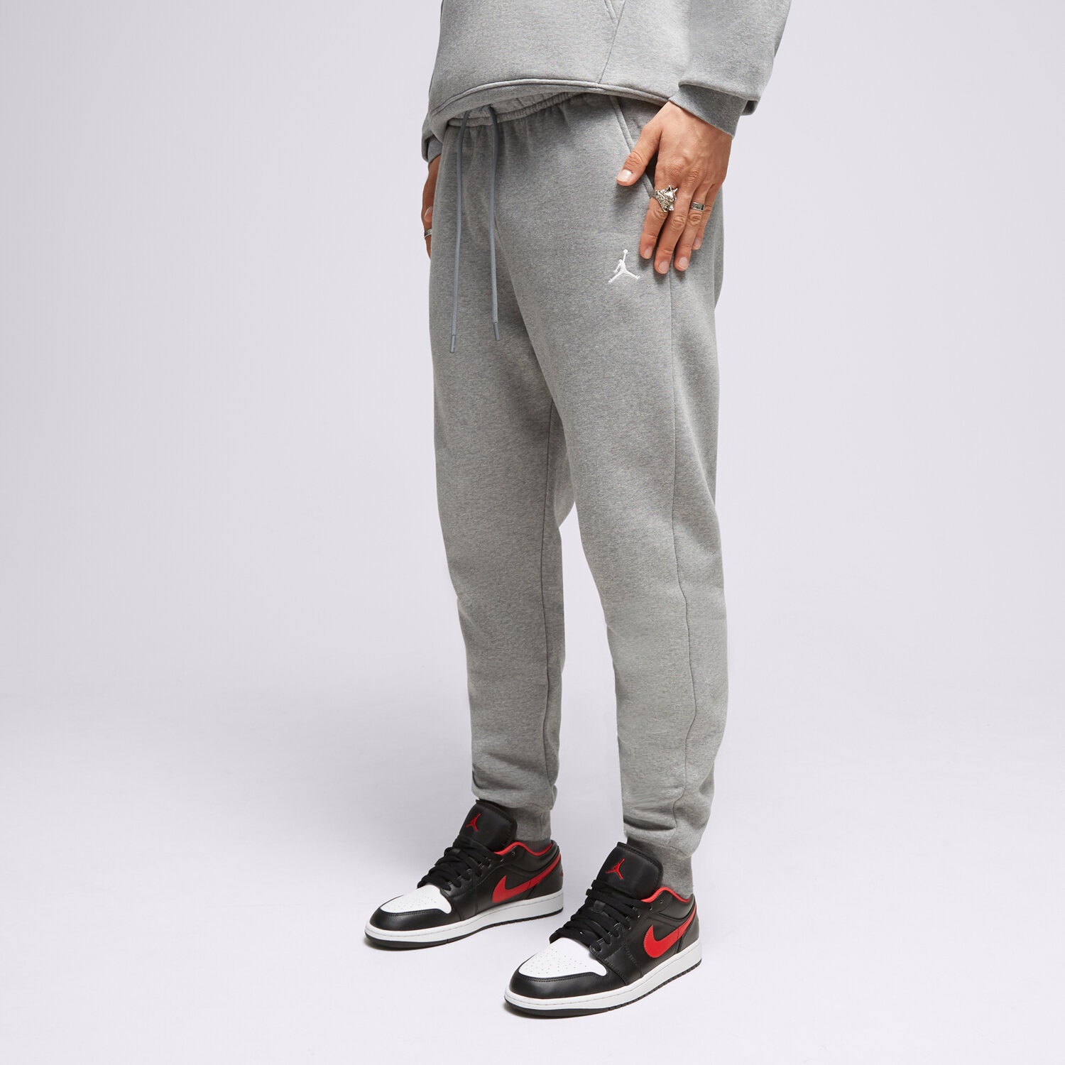 Spodnie sportowe męskie JORDAN SPODNIE M J ESS FLC PANT FJ7779-091 SZARY