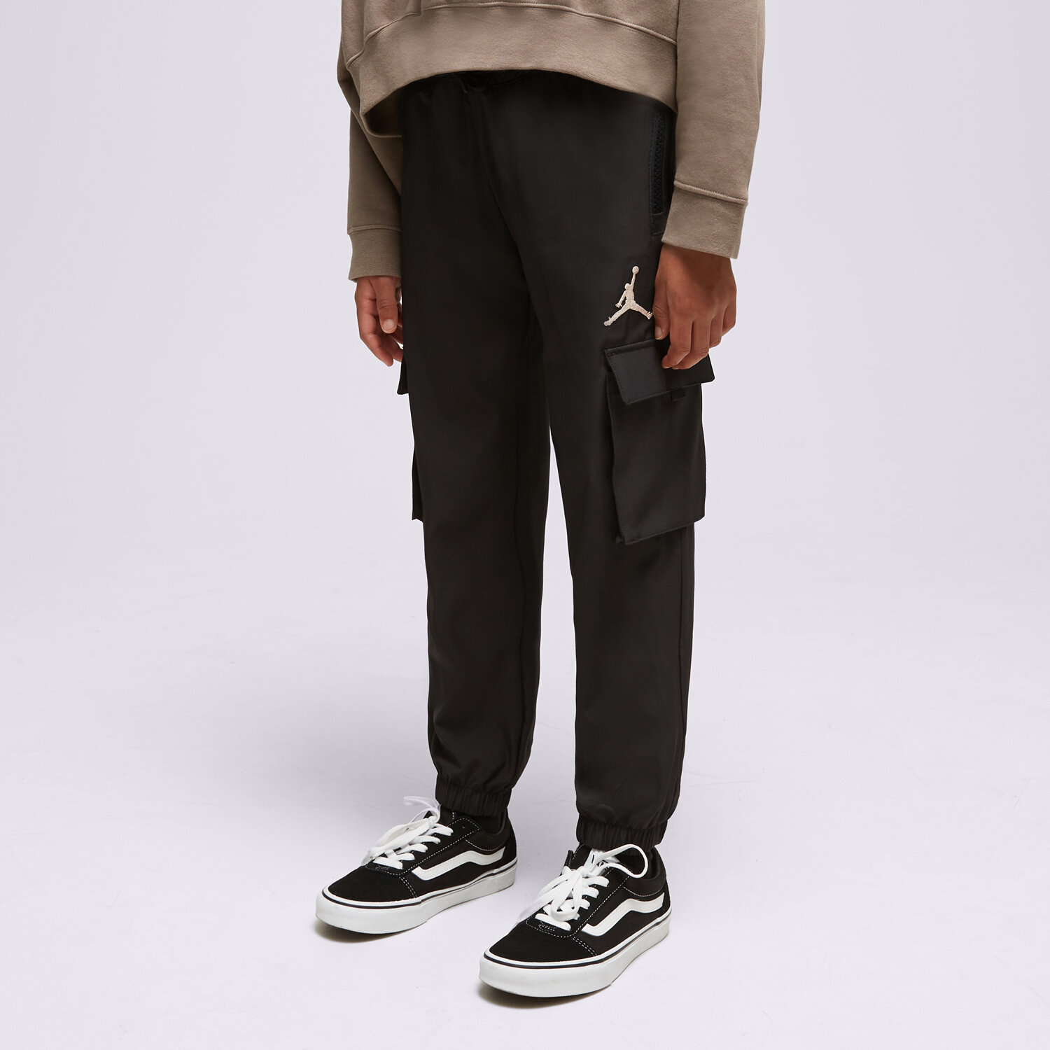 Sportowe spodnie dziecięce JORDAN SPODNIE JDG JORDAN POST UP CARGO G 45C654-023 CZARNY