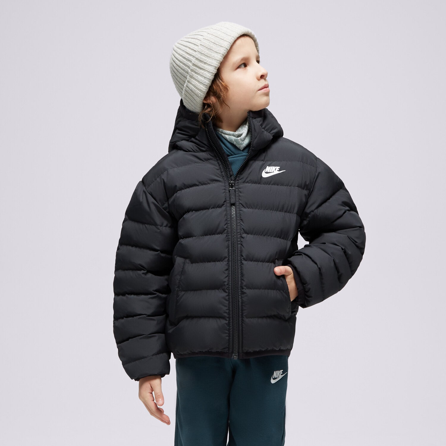 Dziecięca kurtka przejściowa (wiosenna/jesienna) NIKE KURTKA ZIMOWA K NSW LOW SYNFL HD U FD2845-010 CZARNY