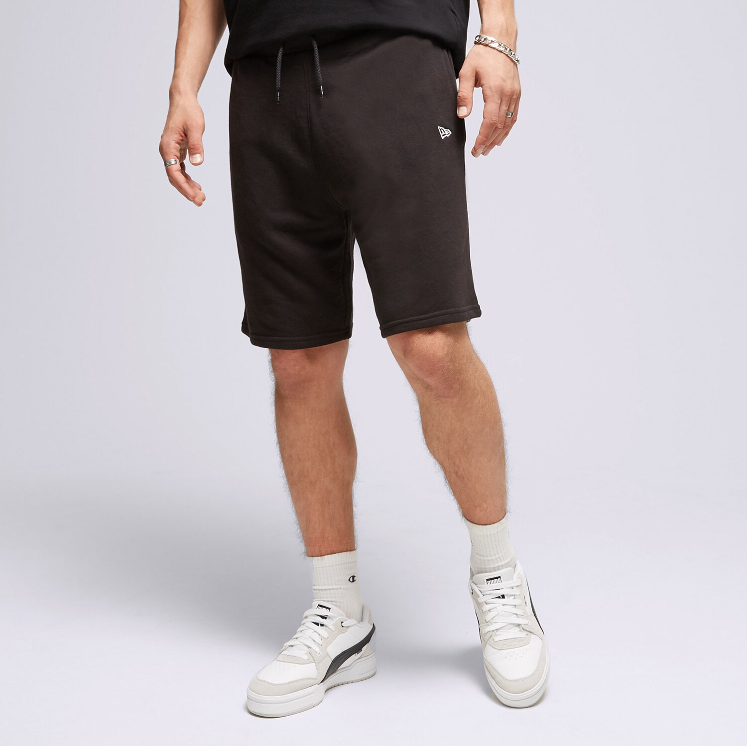 Krótkie spodenki, szorty męskie NEW ERA SZORTY NE ESSENTIAL NEW ERA 12893072 CZARNY