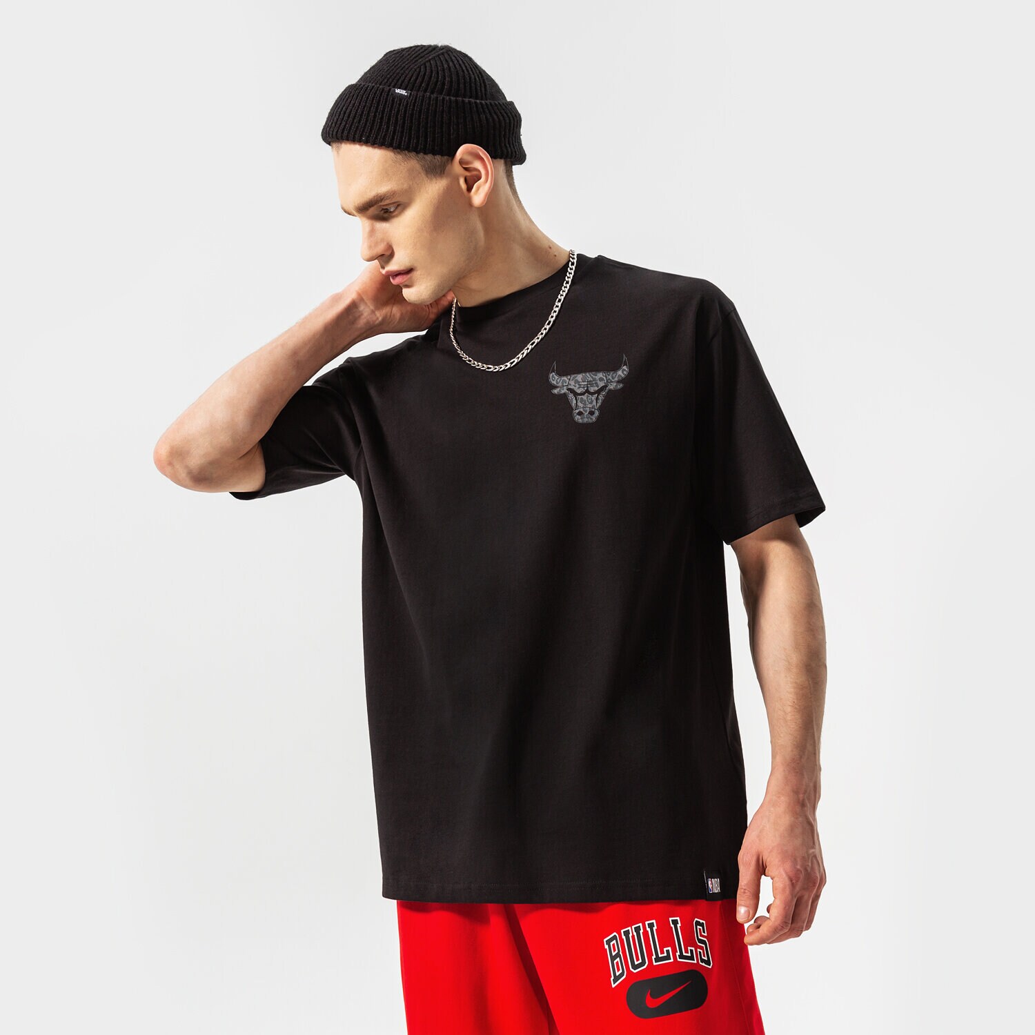 Koszulka, t-shirt sportowy męski NEW ERA T-SHIRT SEAS INFILL OS BULLS CHICAGO BULLS BLKLEP 12893095 CZARNY