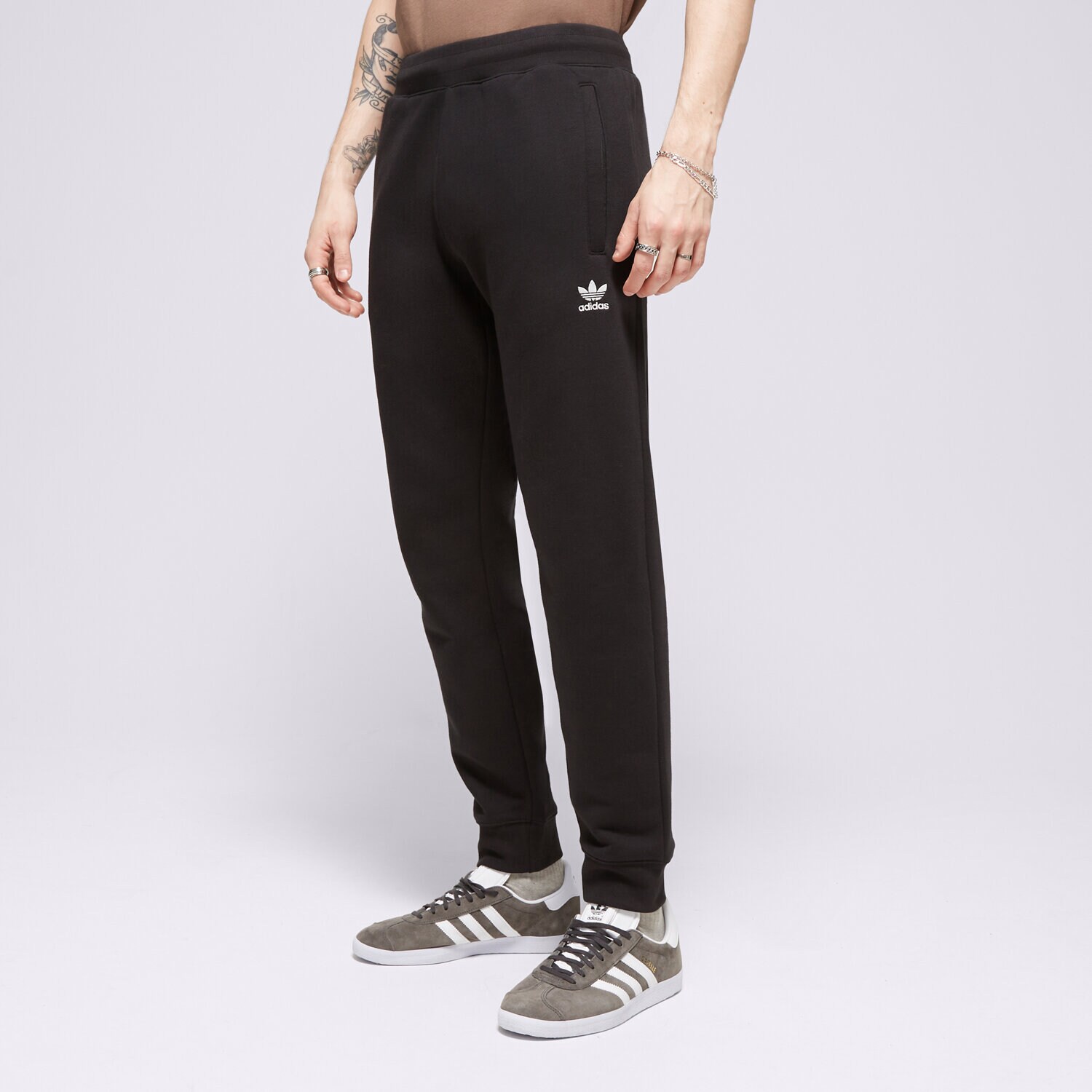 Spodnie sportowe męskie ADIDAS SPODNIE ESSENTIALS PANT IR7798 CZARNY
