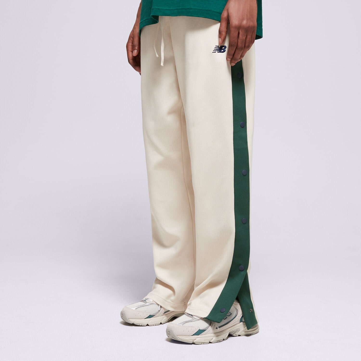 Spodnie sportowe męskie NEW BALANCE SPODNIE SGH BASKETBALL TRACK MP41504LIN BIAŁY