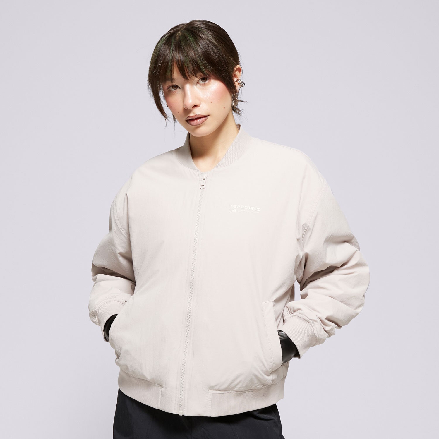 Kurtka wiosenna / jesienna damska NEW BALANCE KURTKA LINEAR HERITAGE WOVEN BOMBER WJ33507MNK SZARY