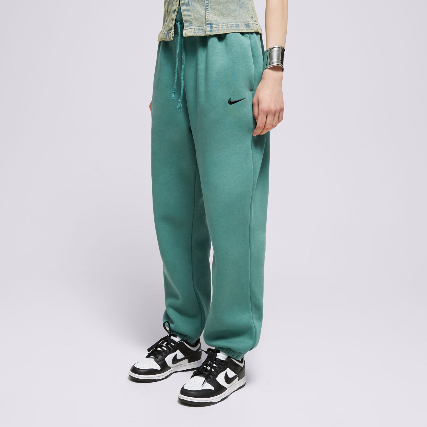 Spodnie sportowe damskie NIKE SPODNIE W NSW PHNX FLC HR OS PANT DQ5887-361 ZIELONY