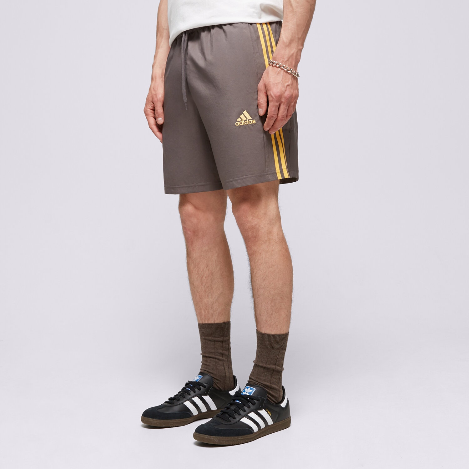 Krótkie spodenki, szorty męskie ADIDAS SZORTY M 3S CHELSEA IS1394 BRĄZOWY