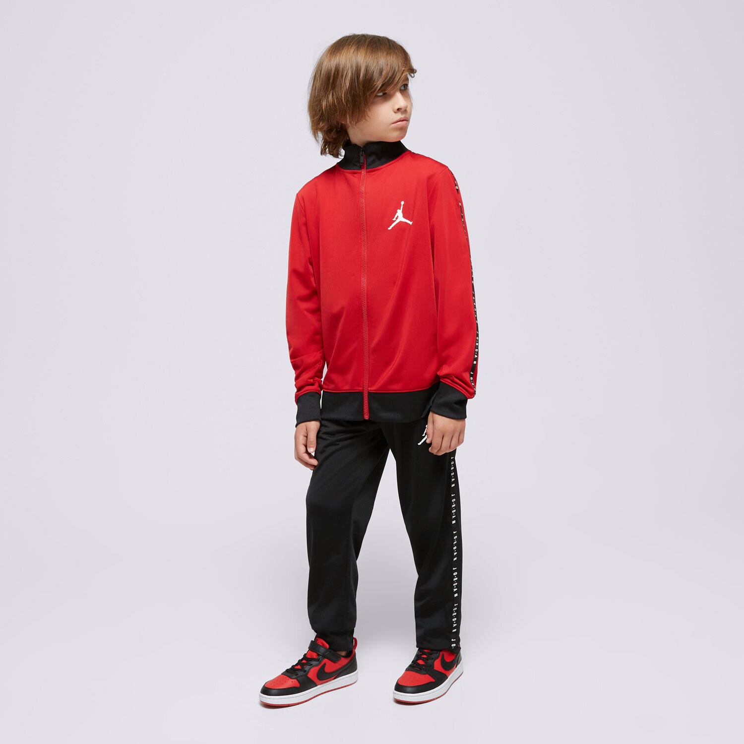 Sportowe spodnie dziecięce JORDAN KOMPLET AIR JORDAN TRICOT SET BOY 95A449-KR5 CZARNY