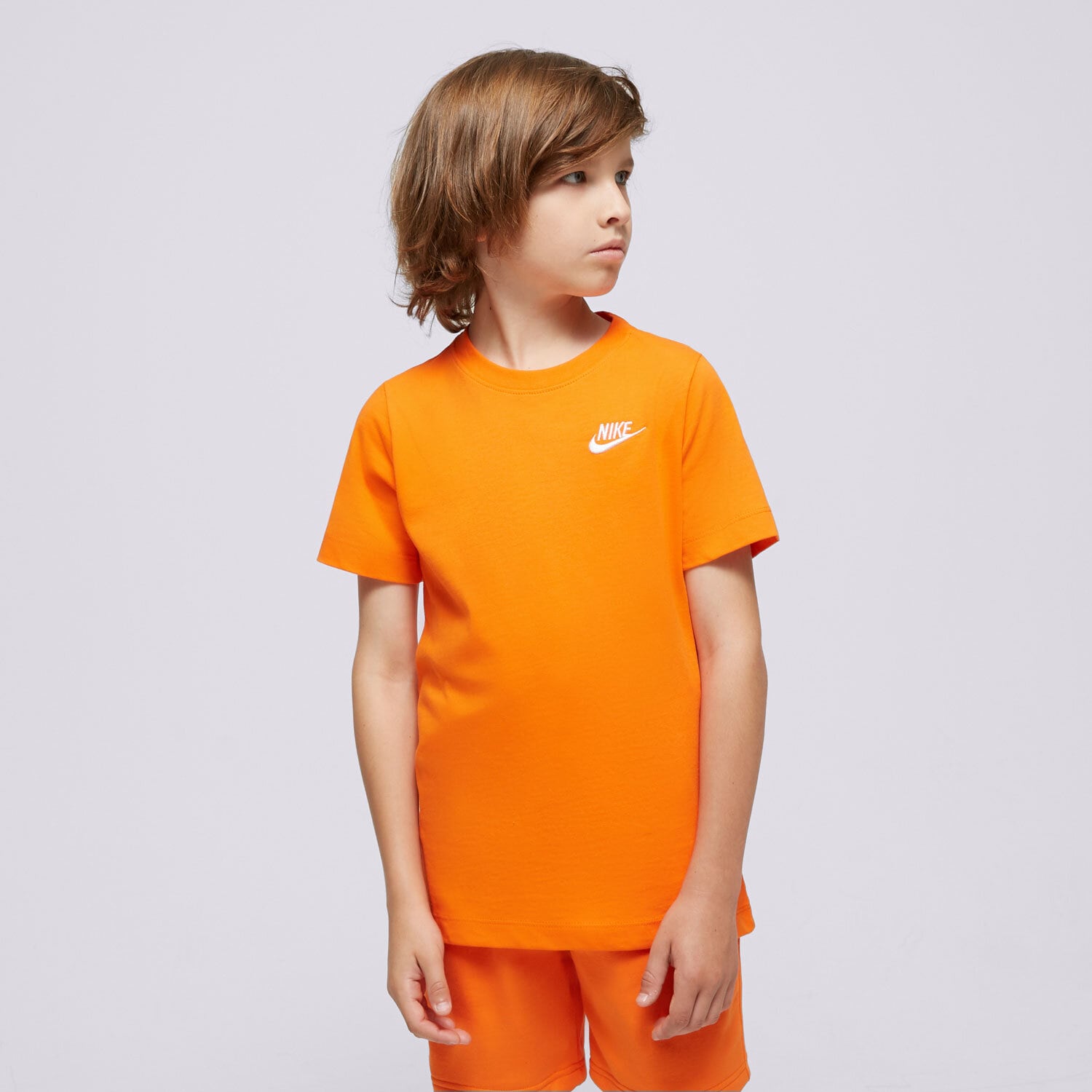 Koszulka, t-shirt dla dzieci NIKE T-SHIRT SPORTSWEAR BOY AR5254-819 POMARAŃCZOWY