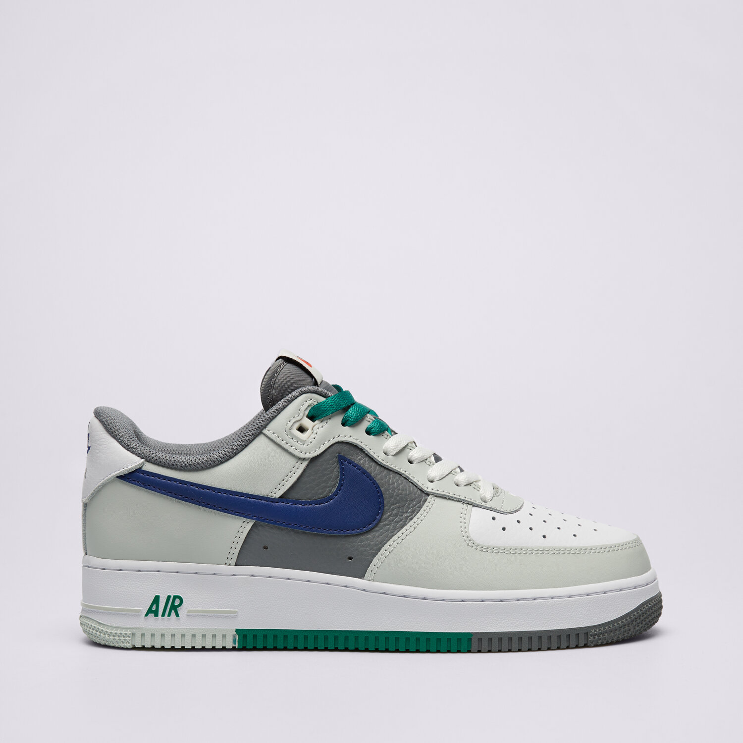 Buty sneakersy męskie NIKE AIR FORCE 1 '07 LV8 FD2592-001 SZARY
