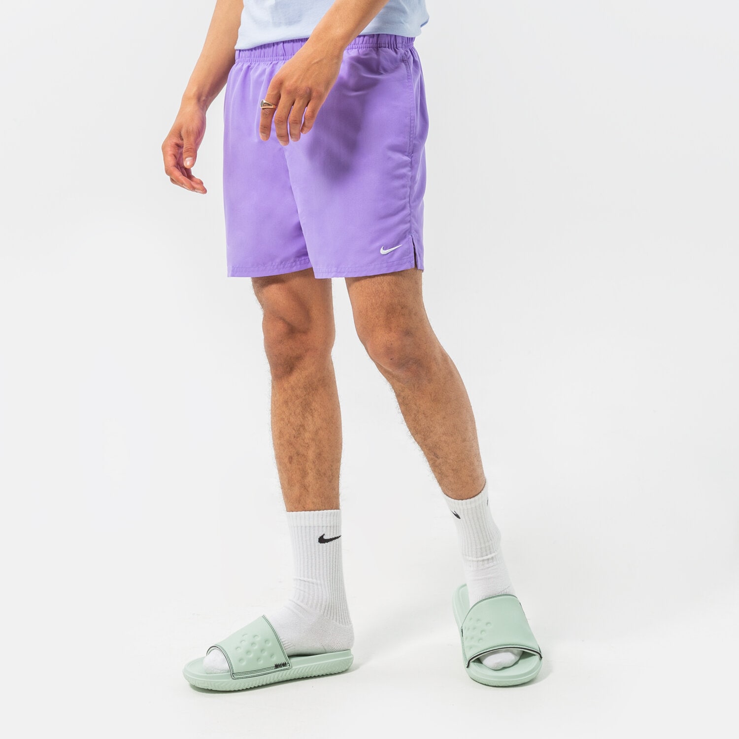 Krótkie spodenki, szorty męskie NIKESWIM SZORTY ESSENTIAL 5" NESSA560531 FIOLETOWY