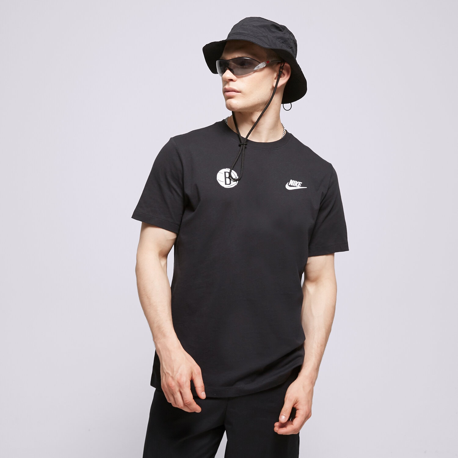 Koszulka, t-shirt sportowy męski NIKE T-SHIRT BKN M NK ES NBA SS CLUB TEE NBA FD1416-010 CZARNY