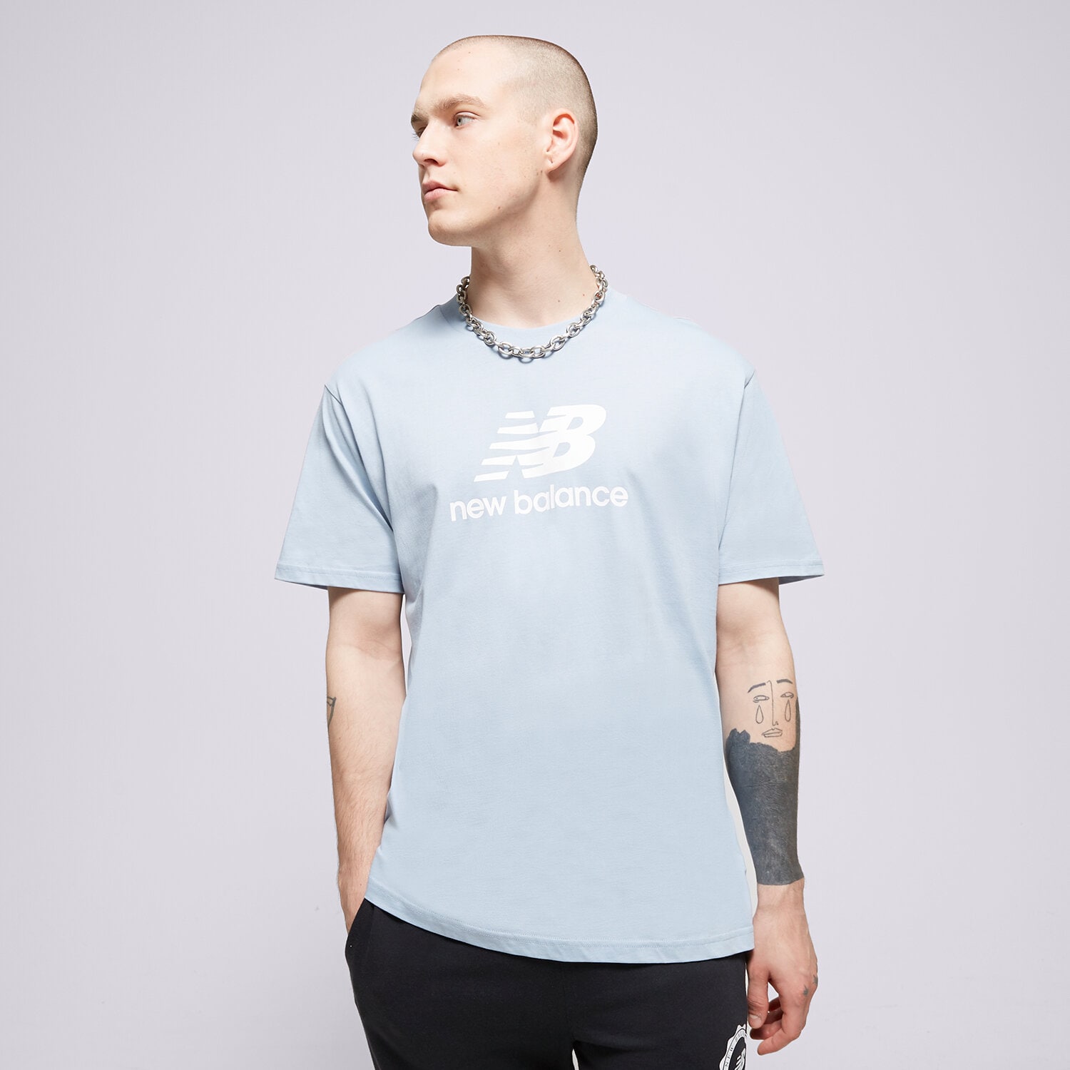 Koszulka, t-shirt sportowy męski NEW BALANCE T-SHIRT NB ESSENTIALS LOGO TEE NT31451LAY NIEBIESKI