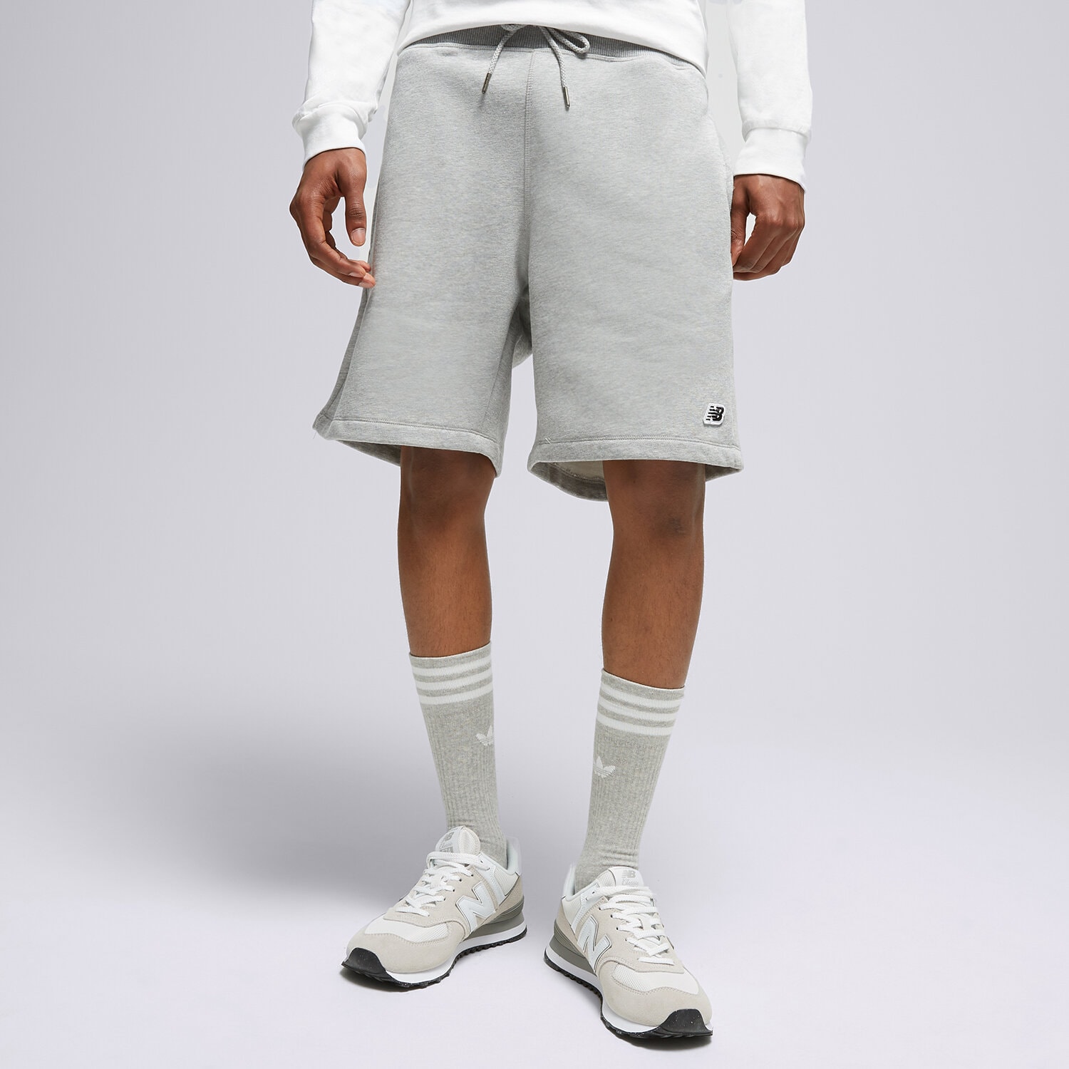 Krótkie spodenki, szorty męskie NEW BALANCE SZORTY SMALL LOGO SHORTS SZORTY MS23600AG SZARY