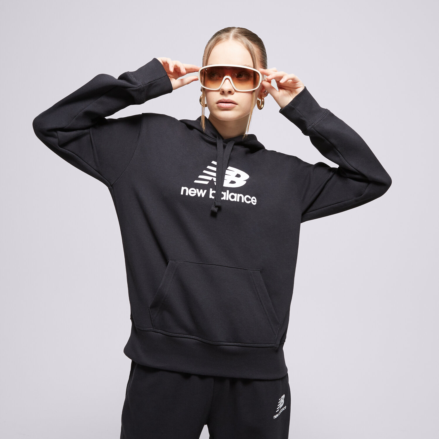 Bluza damska NEW BALANCE BLUZA Z KAPTUREM NB ESSENTIALS WT31533BK CZARNY