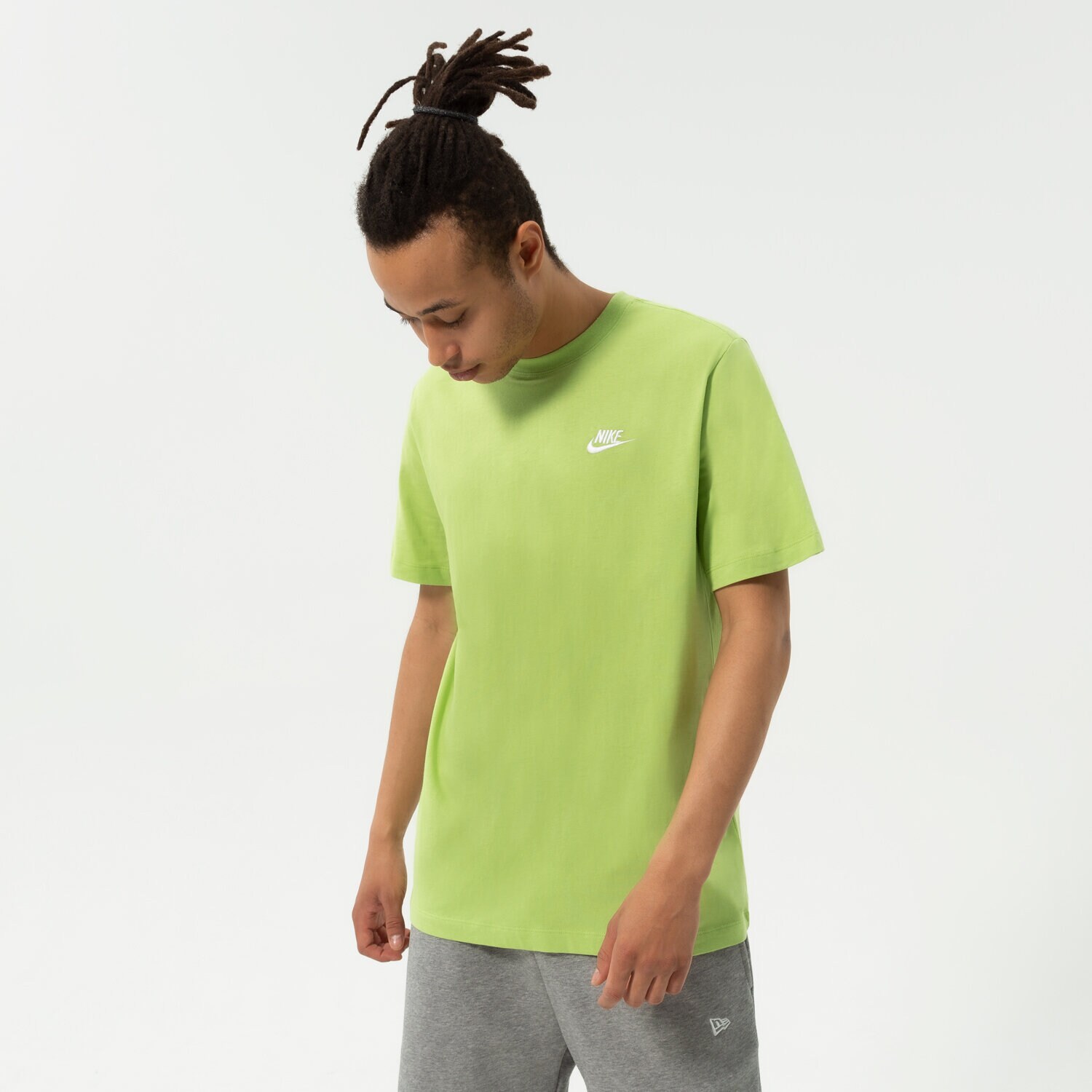 Koszulka, t-shirt sportowy męski NIKE T-SHIRT SPORTSWEAR CLUB AR4997-332 ZIELONY