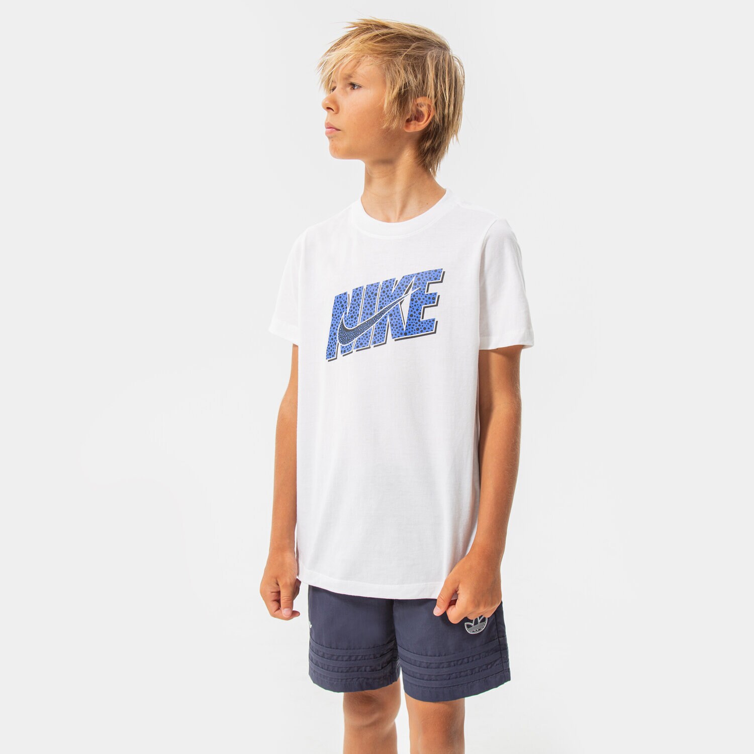 Koszulka, t-shirt dla dzieci NIKE T-SHIRT U NSW TEE CORE BRANDMARK 4 BOY DO1825-100 BIAŁY