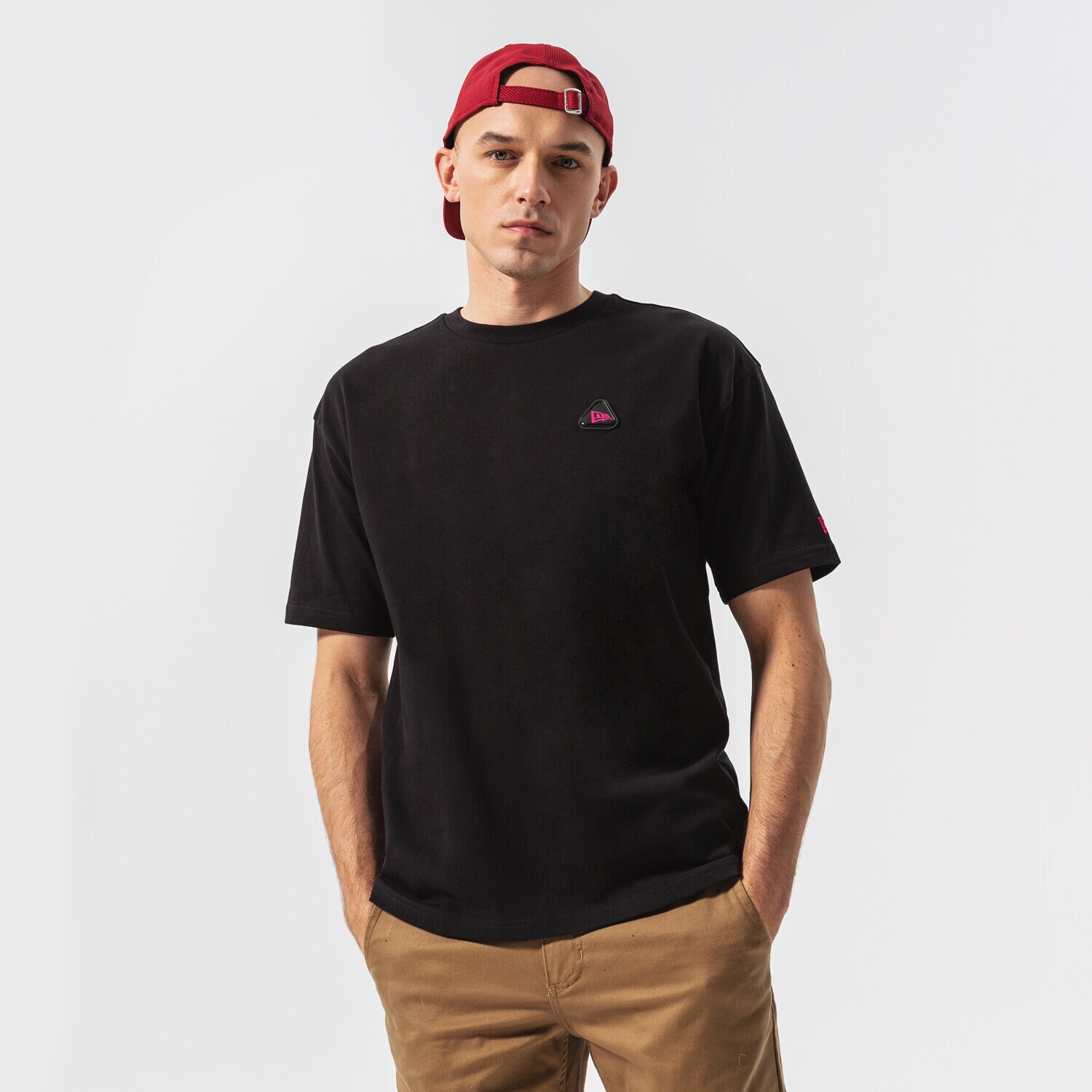 Koszulka, t-shirt sportowy męski NEW ERA T-SHIRT NEW ERA RUBBER PATCH OS 12893043 CZARNY