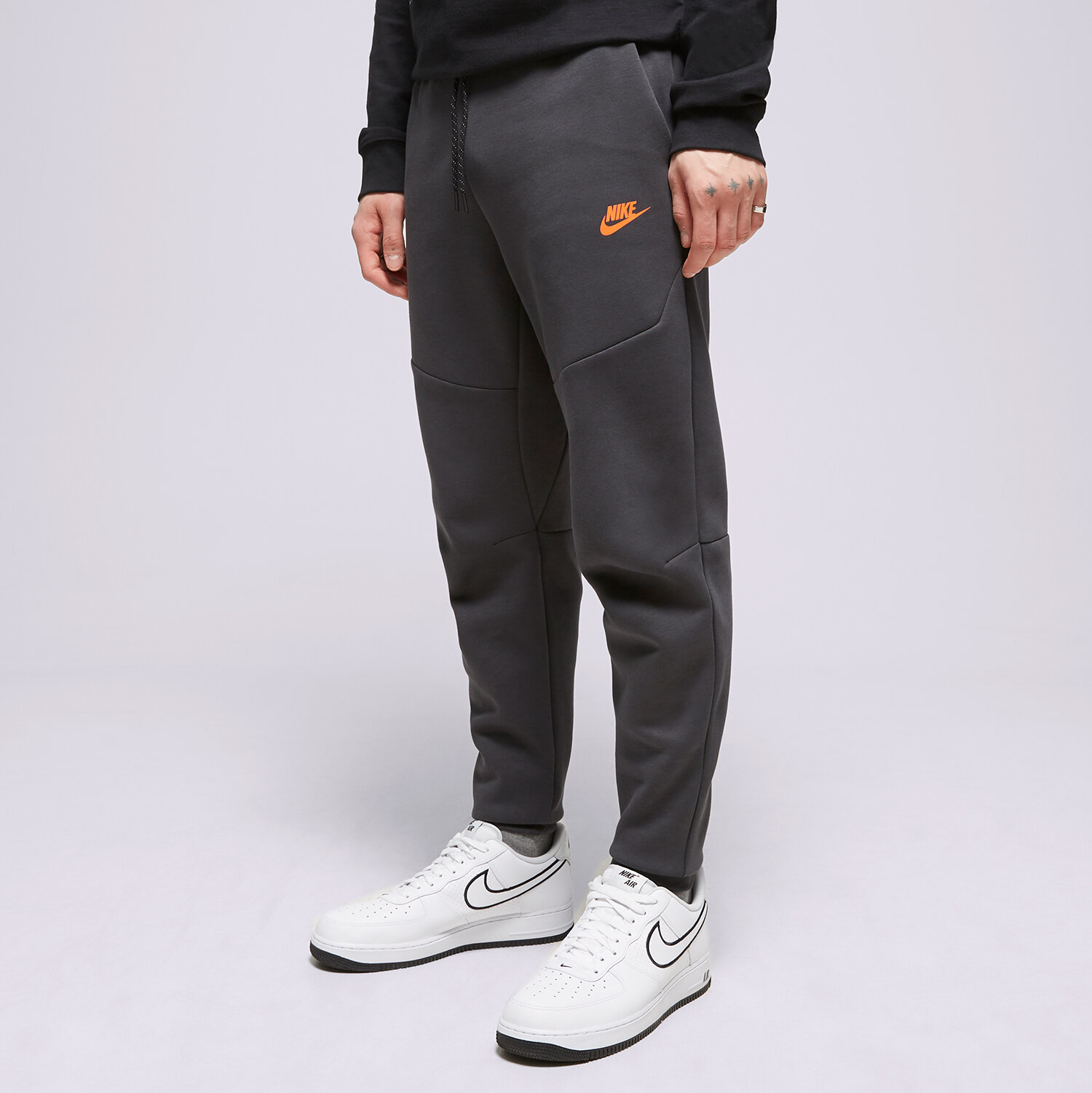 Spodnie sportowe męskie NIKE SPODNIE TECH FLEECE DV0538-070 SZARY