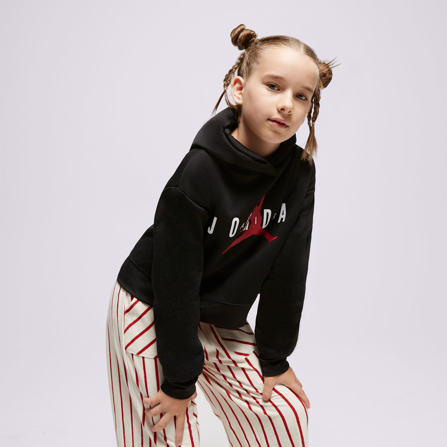 Sportowa bluza dziecięca JORDAN BLUZA Z KAPTUREM JUMPMAN SUSTAINABLE GIRL 45B914-023 CZARNY