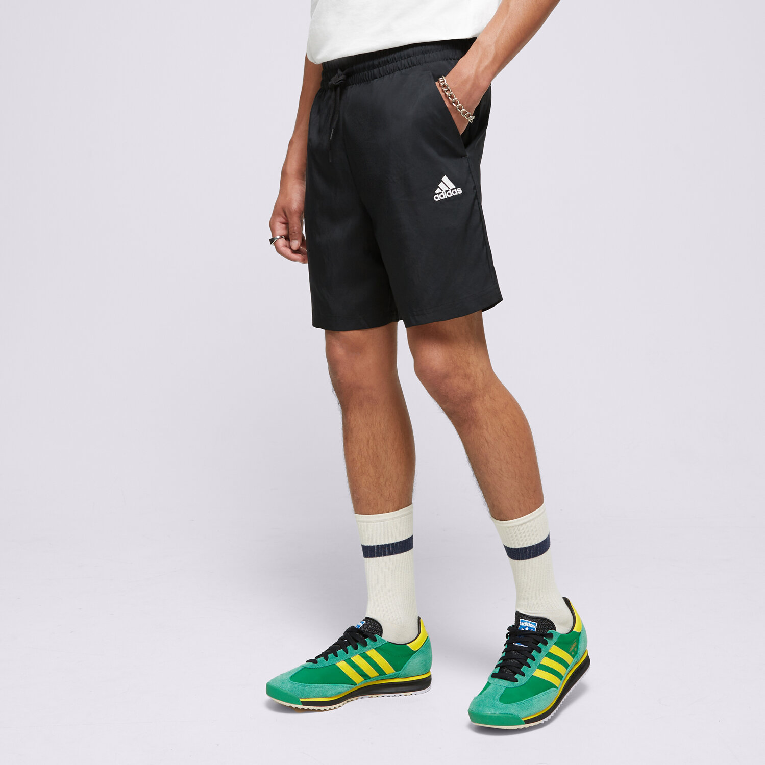 Krótkie spodenki, szorty męskie ADIDAS SZORTY M SL CHELSEA IC9392 CZARNY