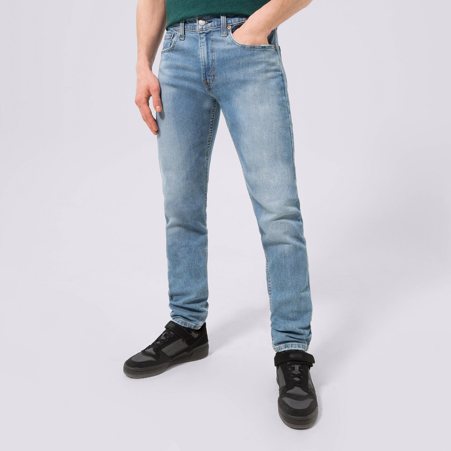 Spodnie sportowe męskie LEVI'S SPODNIE 512™ SLIM TAPER LO BALL 594370072 NIEBIESKI