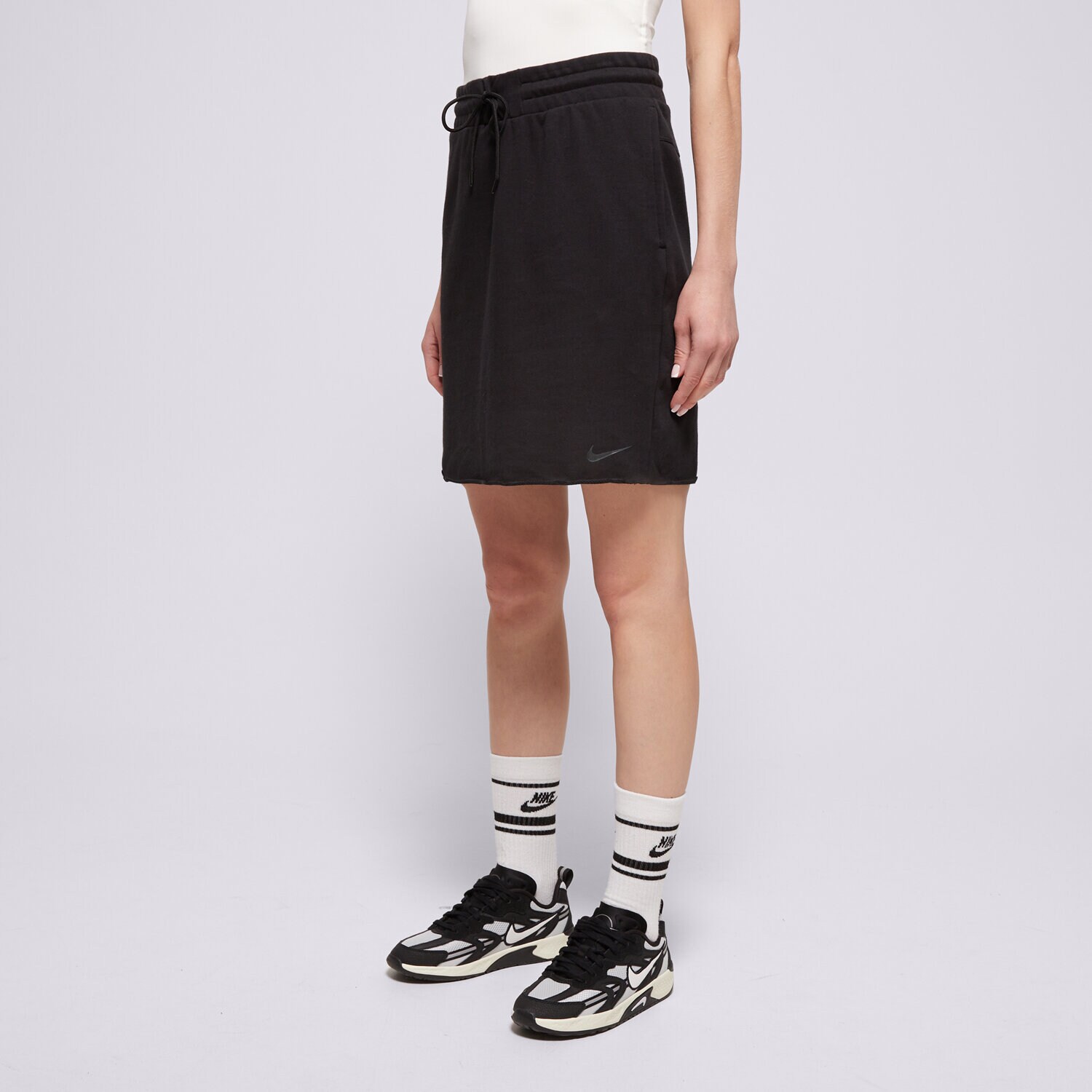Modna sukienka sportowa NIKE SPÓDNICZKA W NSW ICN CLASH SKIRT FT DC5499-010 CZARNY