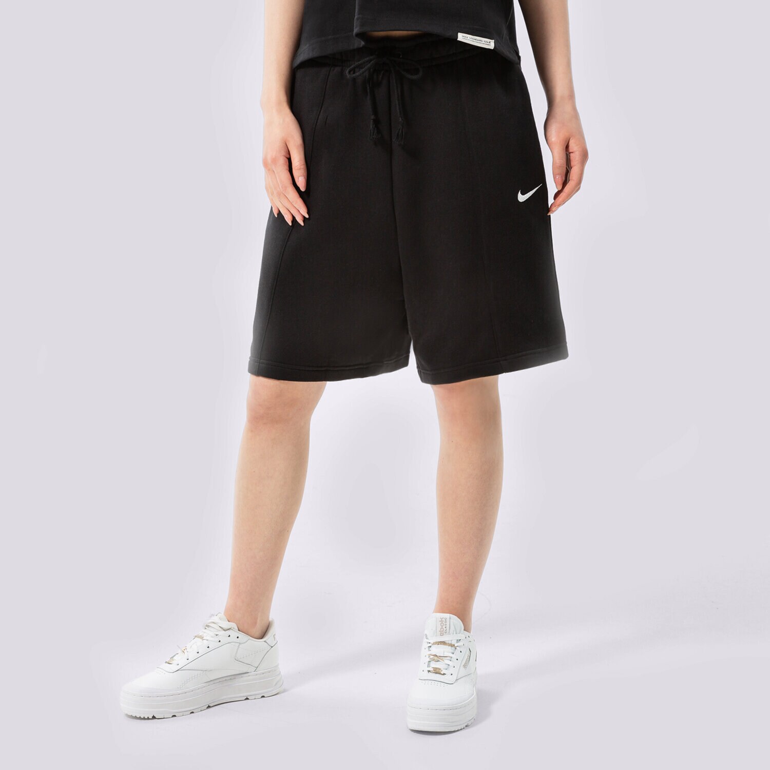 Krótkie spodenki, szorty damskie NIKE SZORTY W NSW ESSNTL CLCTN FLC HR SHRT DM6123-010 CZARNY