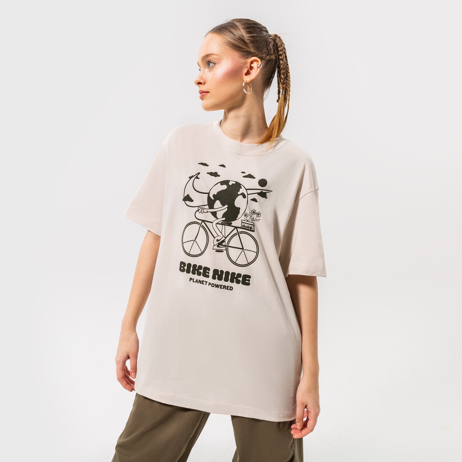Koszulka, t-shirt damski NIKE T-SHIRT W NSW TEE BF EARTH DAY DQ3047-104 BEŻOWY