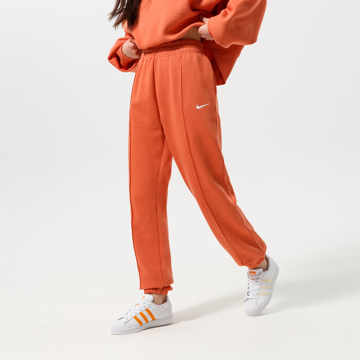 Spodnie sportowe damskie NIKE SPODNIE SPORTSWEAR ESSENTIAL BV4089-827 POMARAŃCZOWY