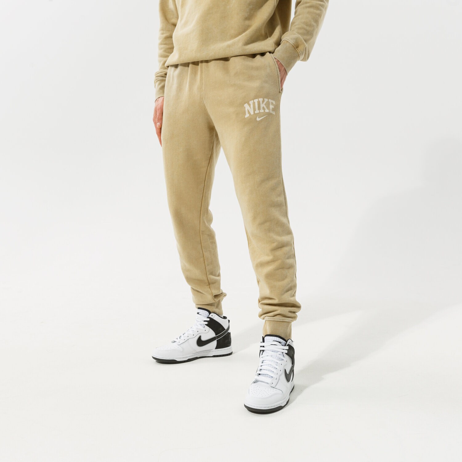 Spodnie sportowe męskie NIKE SPODNIE M NSW ARCH FLC JOGGER FT DC0723-297 KHAKI