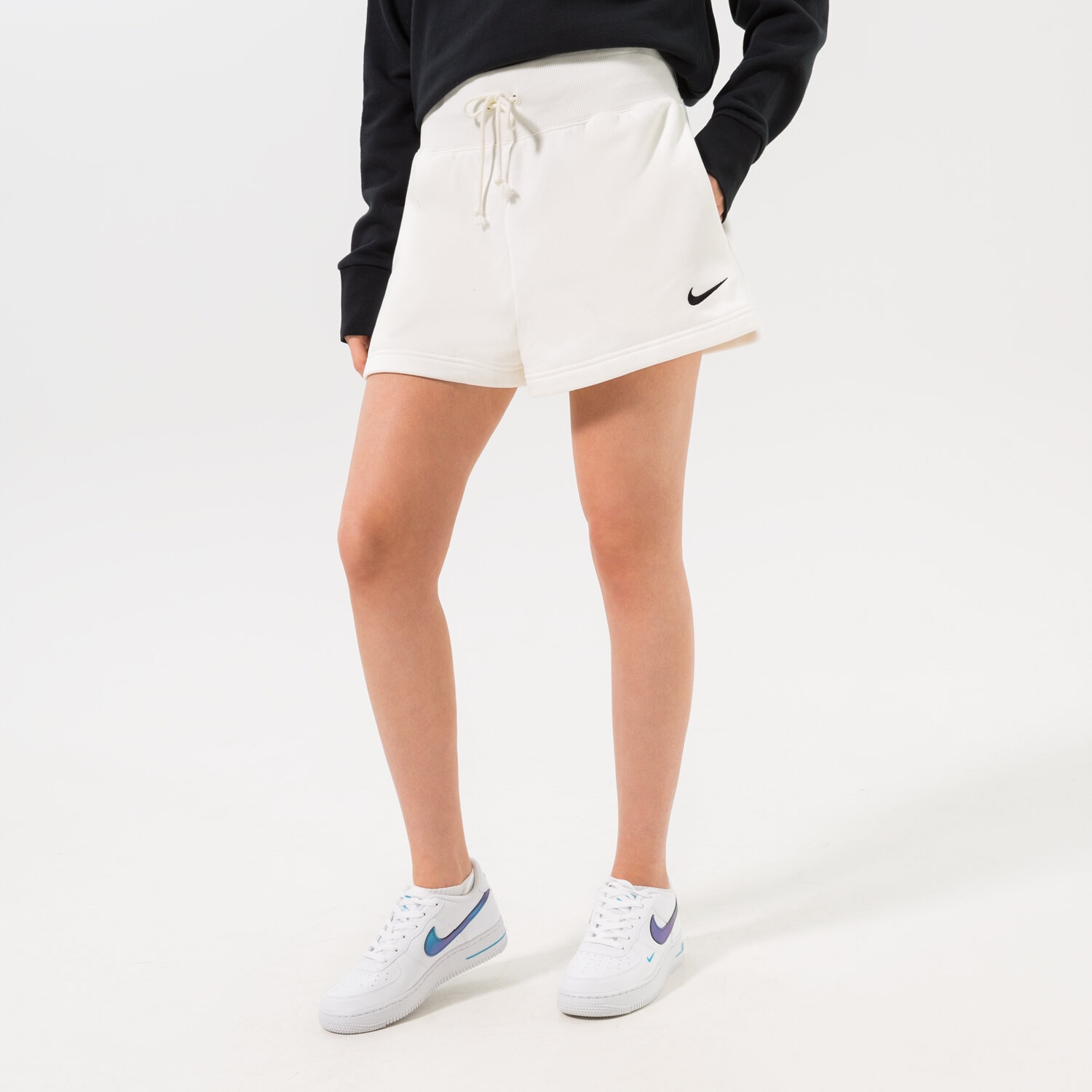 Krótkie spodenki, szorty damskie NIKE SZORTY W NSW PHNX FLC HR SHORT FD1409-133 BIAŁY
