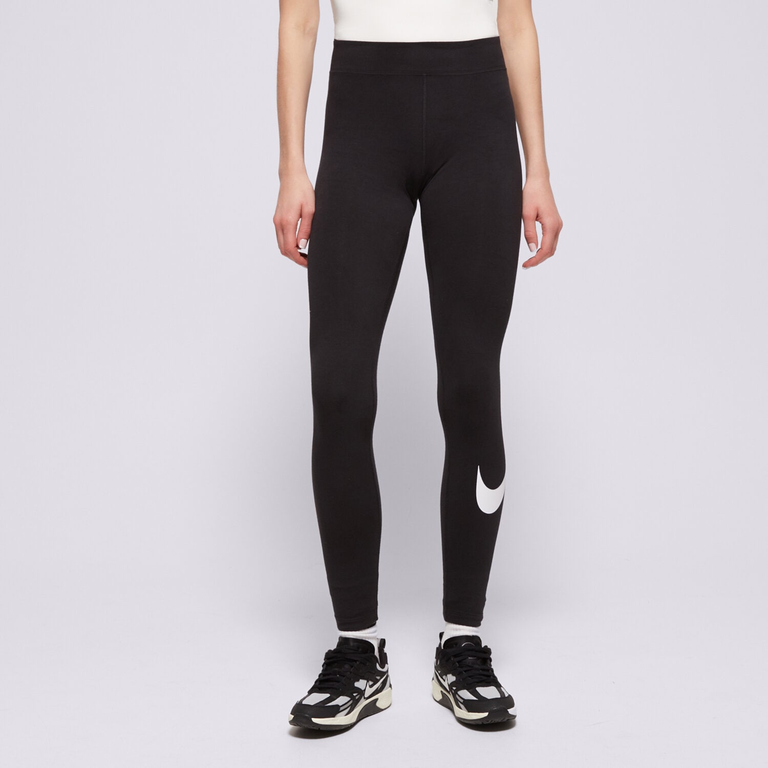 Spodnie sportowe damskie NIKE LEGGINGS SPORTSWEAR ESSENTIAL CZ8530-010 CZARNY