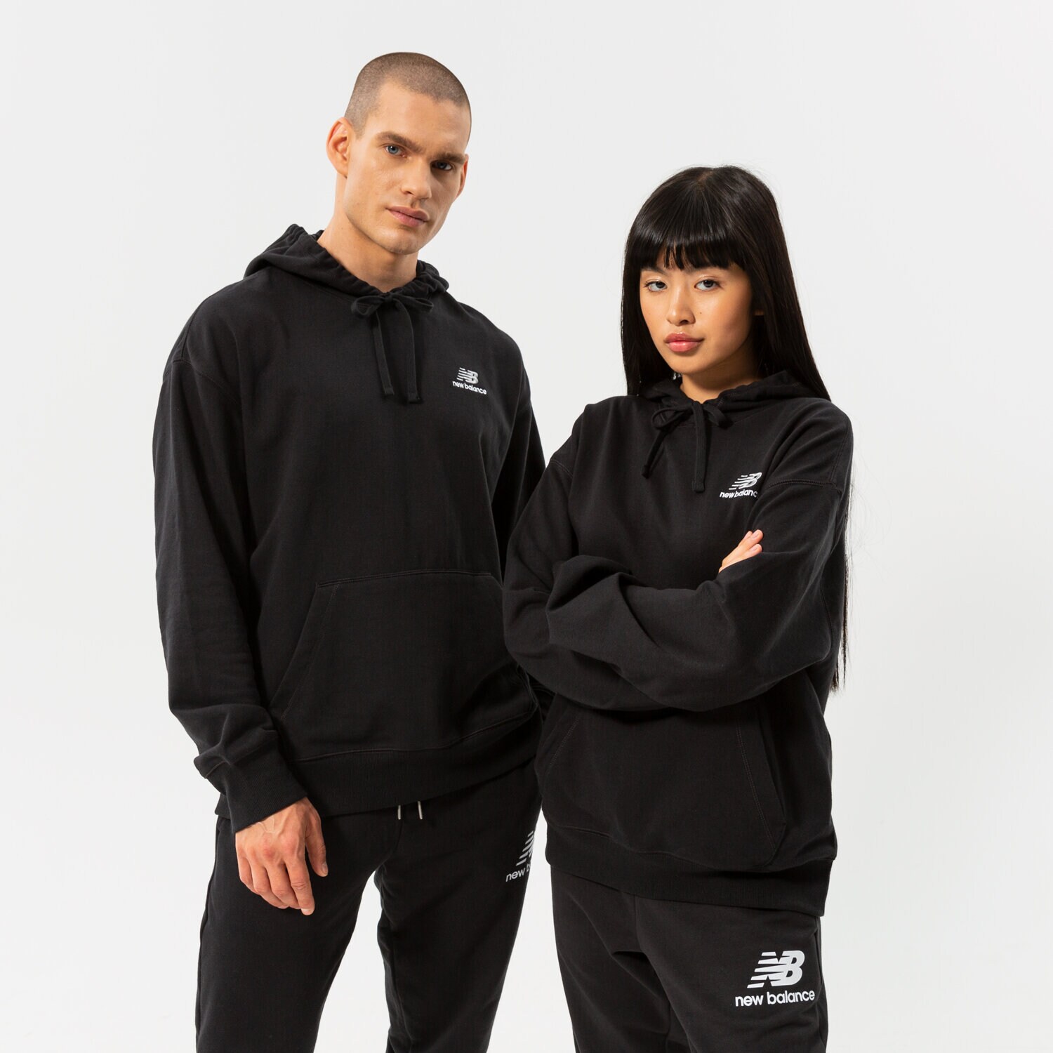 Bluza damska NEW BALANCE BLUZA Z KAPTUREM NB ESSENTIALS UNI-SSENTIALS PO UT21500BK CZARNY