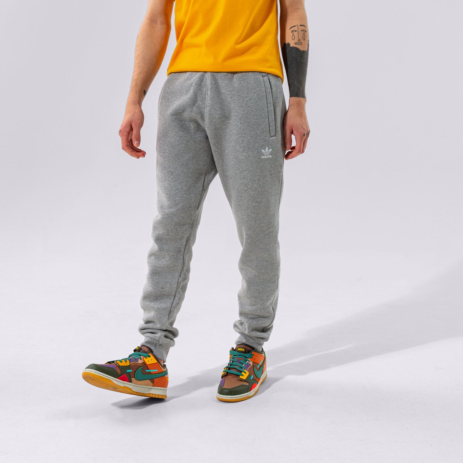 Spodnie sportowe męskie ADIDAS TREFOIL ESSENTIAL JOGGERS H34659 SZARY