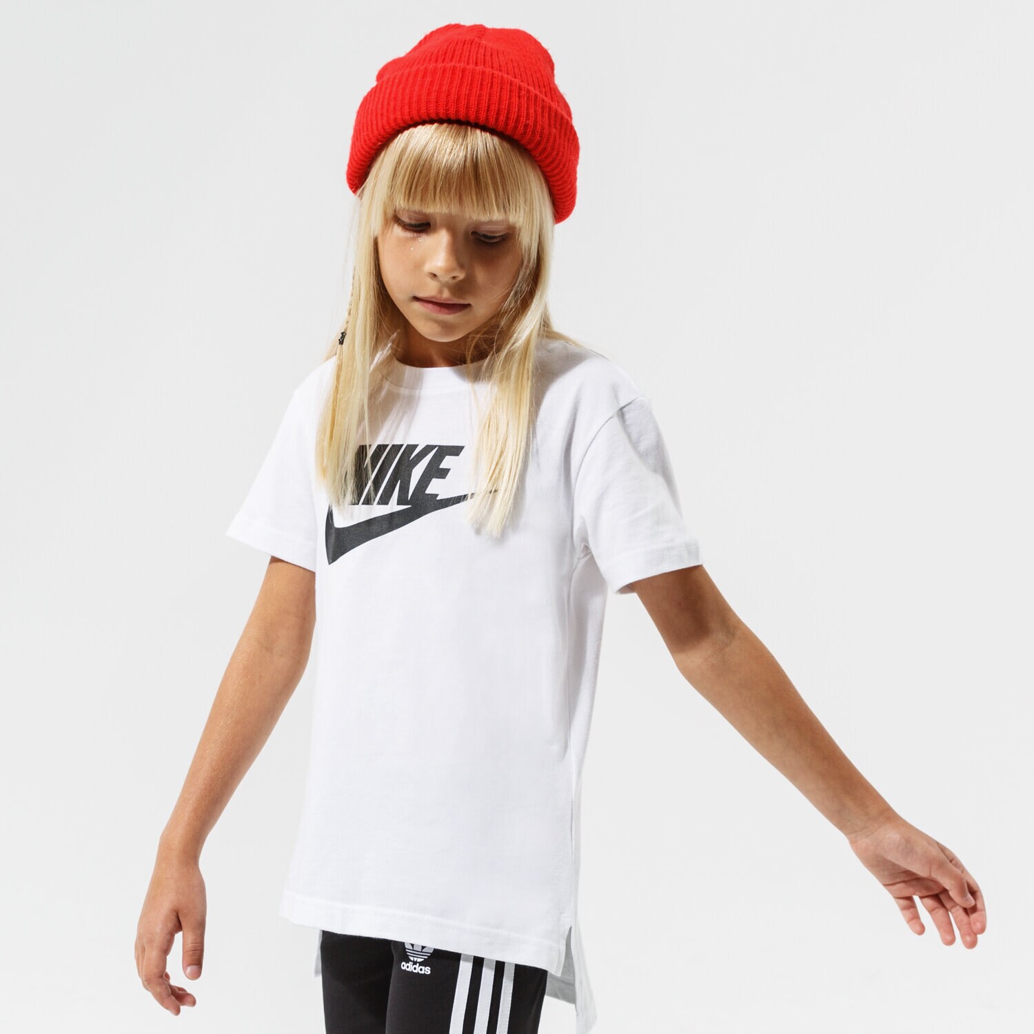 Koszulka, t-shirt dla dzieci NIKE T-SHIRT SPORTSWEAR GIRL AR5088-112 BIAŁY