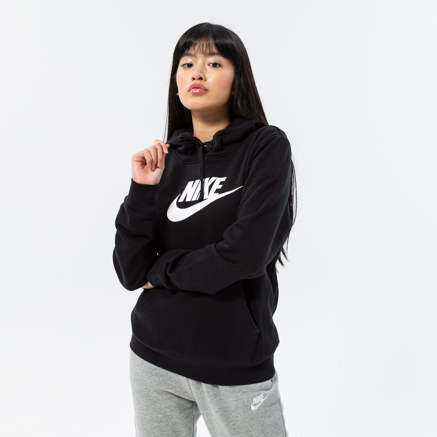 Bluza damska NIKE BLUZA Z KAPTUREM W NSW CLUB FLC GX PO HDY STD DQ5775-010 CZARNY