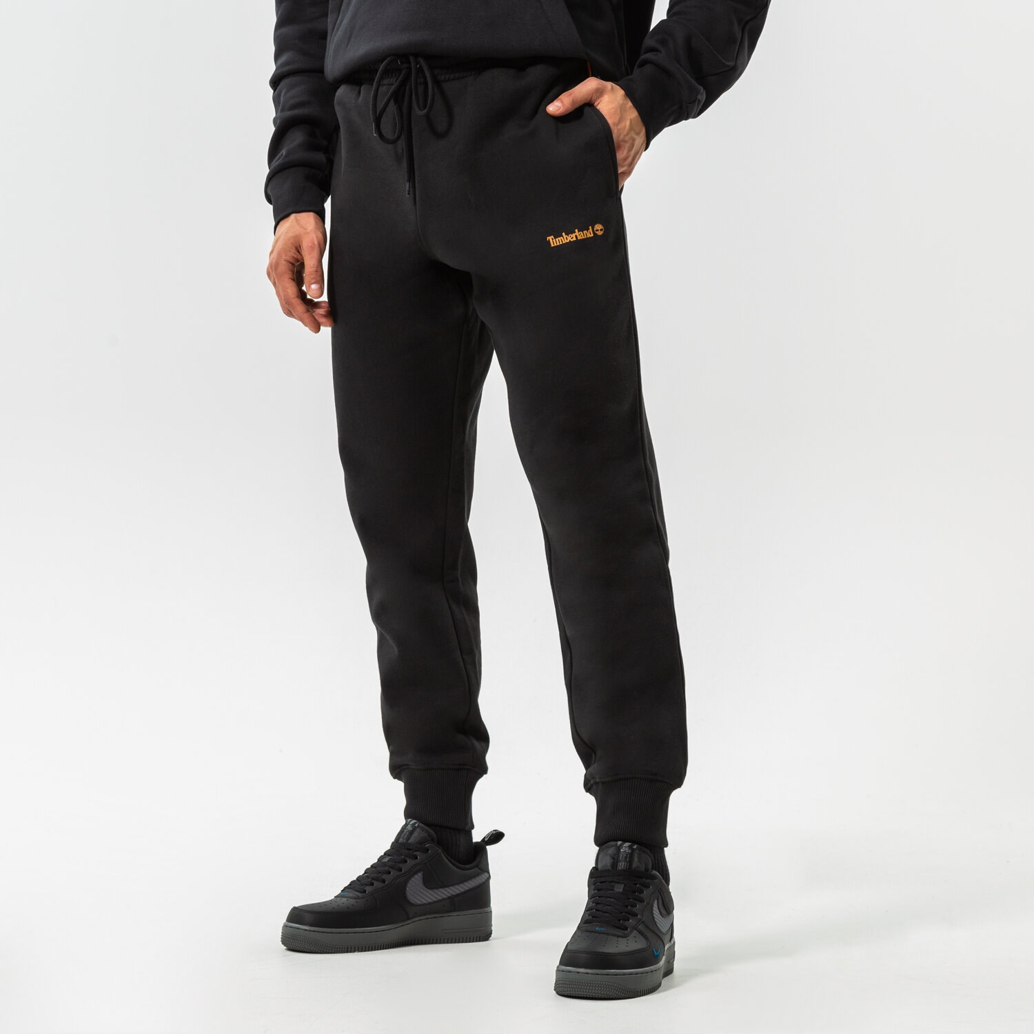 Spodnie sportowe męskie TIMBERLAND SPODNIE EPP - SMALL LOGO PRINT SWEATPANT TB0A5PF40011 CZARNY