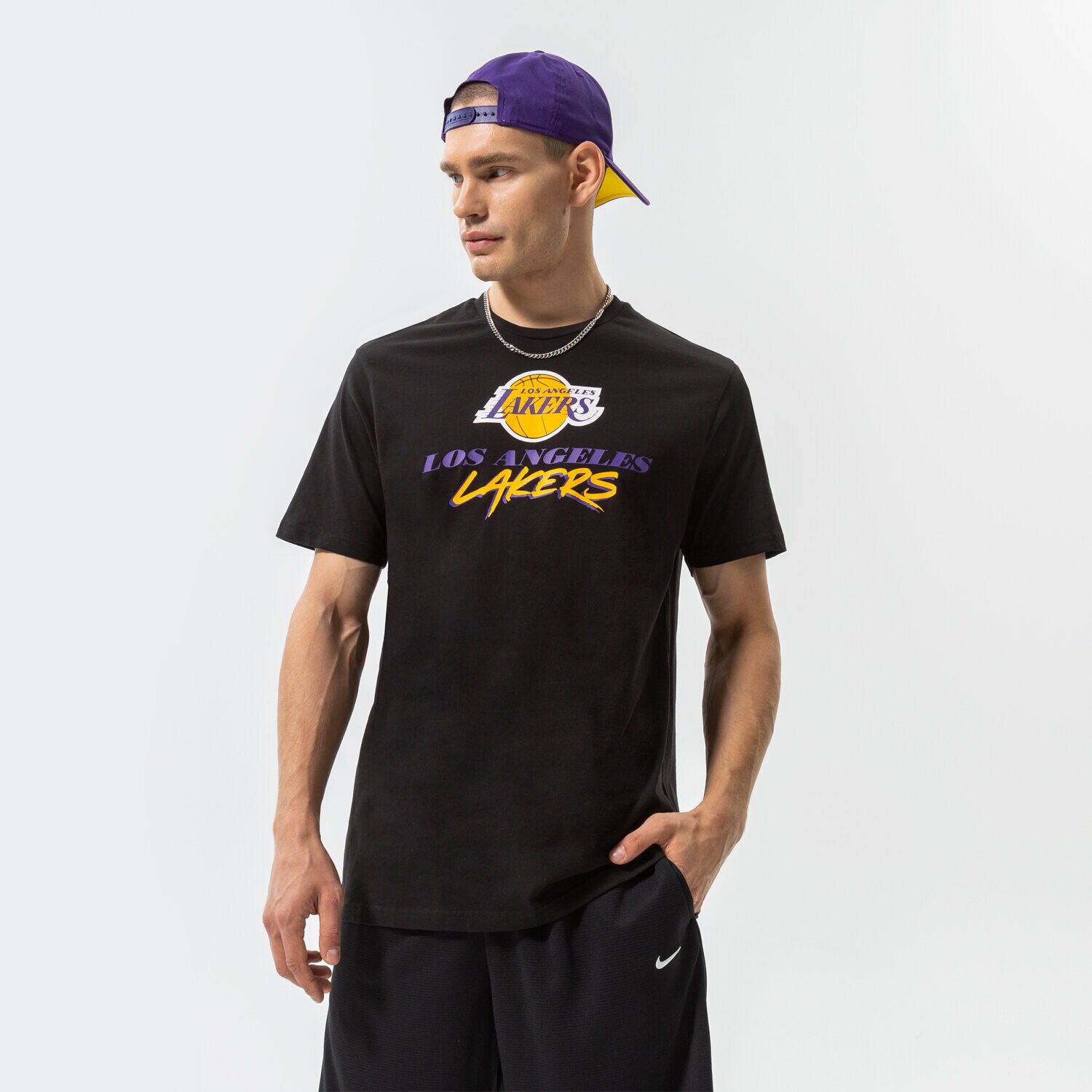 Koszulka, t-shirt sportowy męski NEW ERA T-SHIRT NBA SCRIPT LAKERS LOS ANGELES LAKERS BLKTRP 60284675 CZARNY