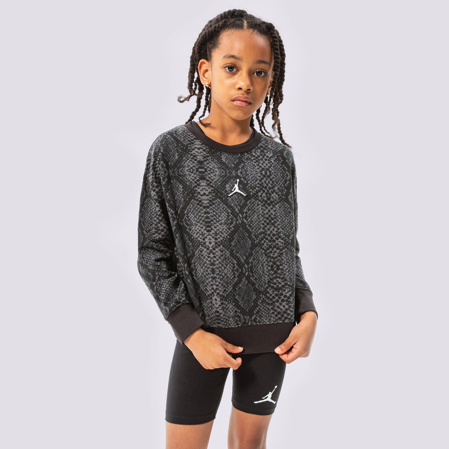 Sportowa bluza dziecięca JORDAN BLUZA ESSENTIALS SNAKE CREW GIRL 45B312-023 CZARNY