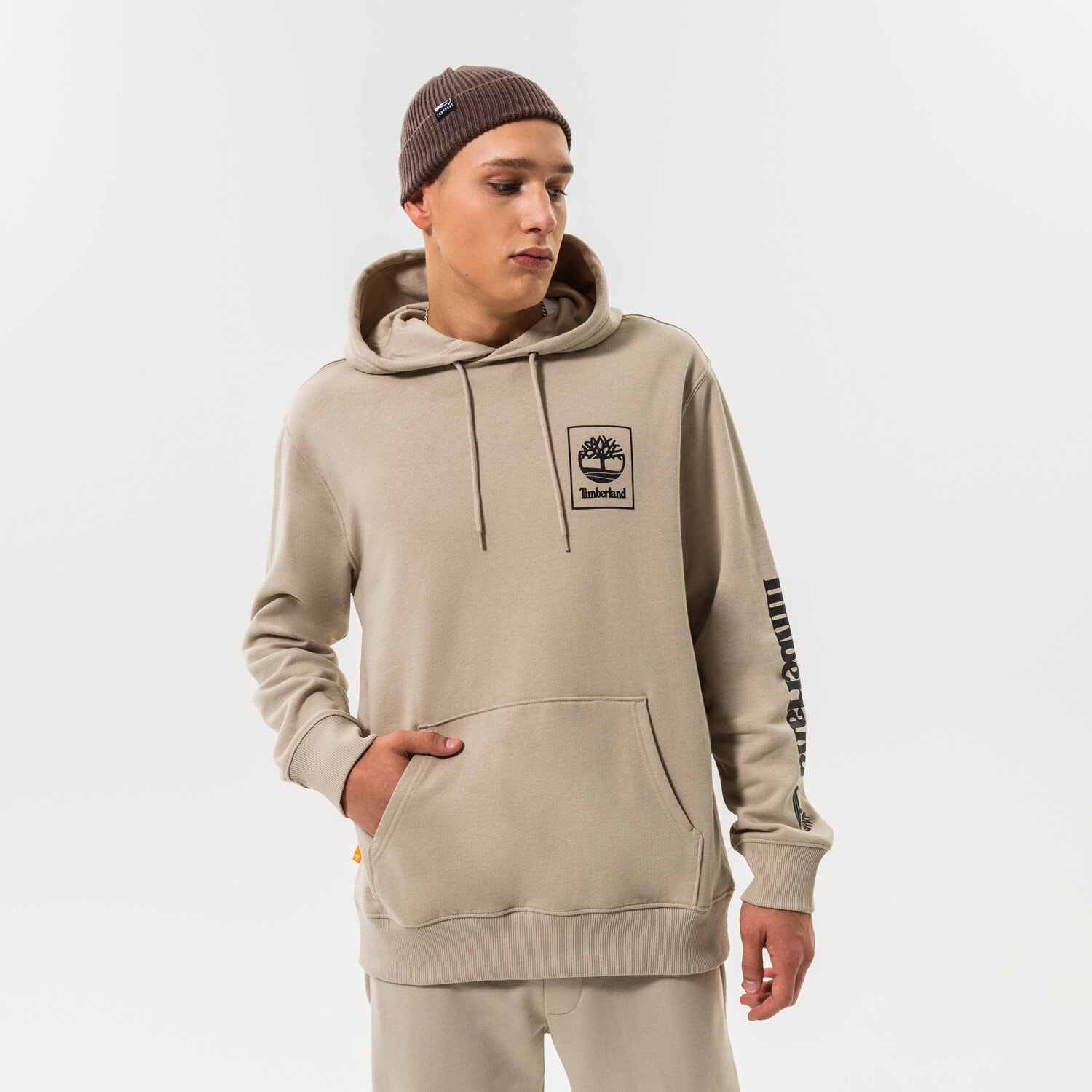 Bluza męska TIMBERLAND BLUZA Z KAPTUREM STACK ISLAND FOSSIL TB0A5ZHNCY21 BEŻOWY