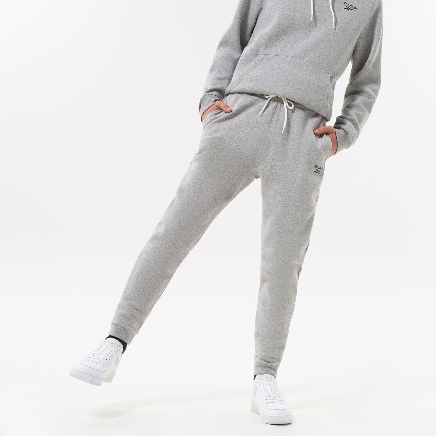 Spodnie sportowe męskie REEBOK SPODNIE RI LEFT LEG JOGGER HS7118 SZARY