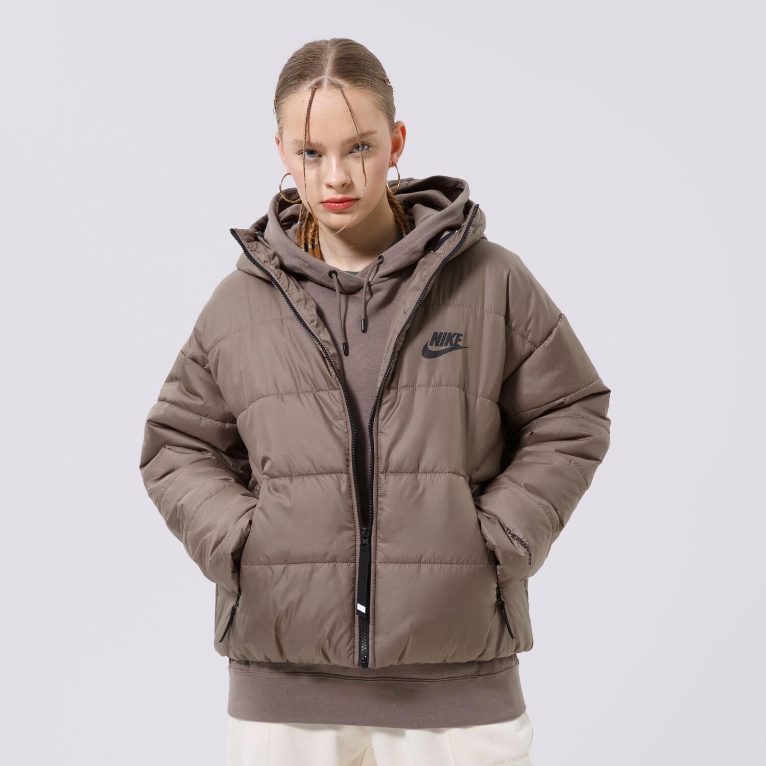 Kurtka zimowa damska NIKE KURTKA ZIMOWA W NSW SYN TF RPL HD JKT DX1797-040 BRĄZOWY