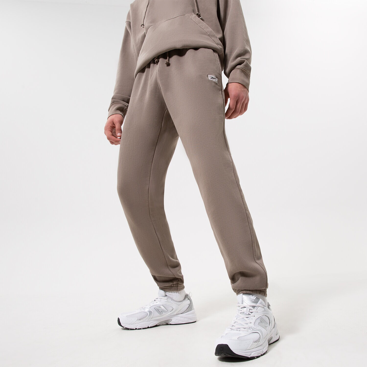 Spodnie sportowe męskie REEBOK SPODNIE CLASSIC NATURAL DYE PANTS HM5363 BRĄZOWY