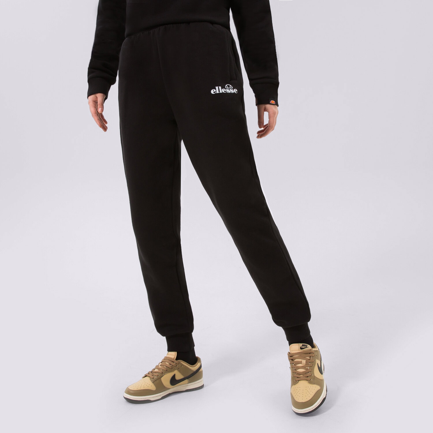 Spodnie sportowe damskie ELLESSE SPODNIE MAJANA JOG PANT BLK SGP16457011 CZARNY