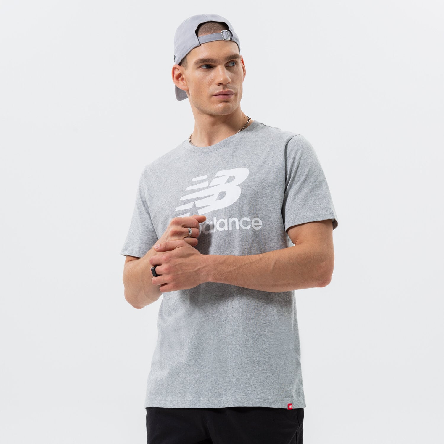 Koszulka, t-shirt sportowy męski NEW BALANCE T-SHIRT ESSENTIALS STACKED LOGO TEE MT01575AG SZARY
