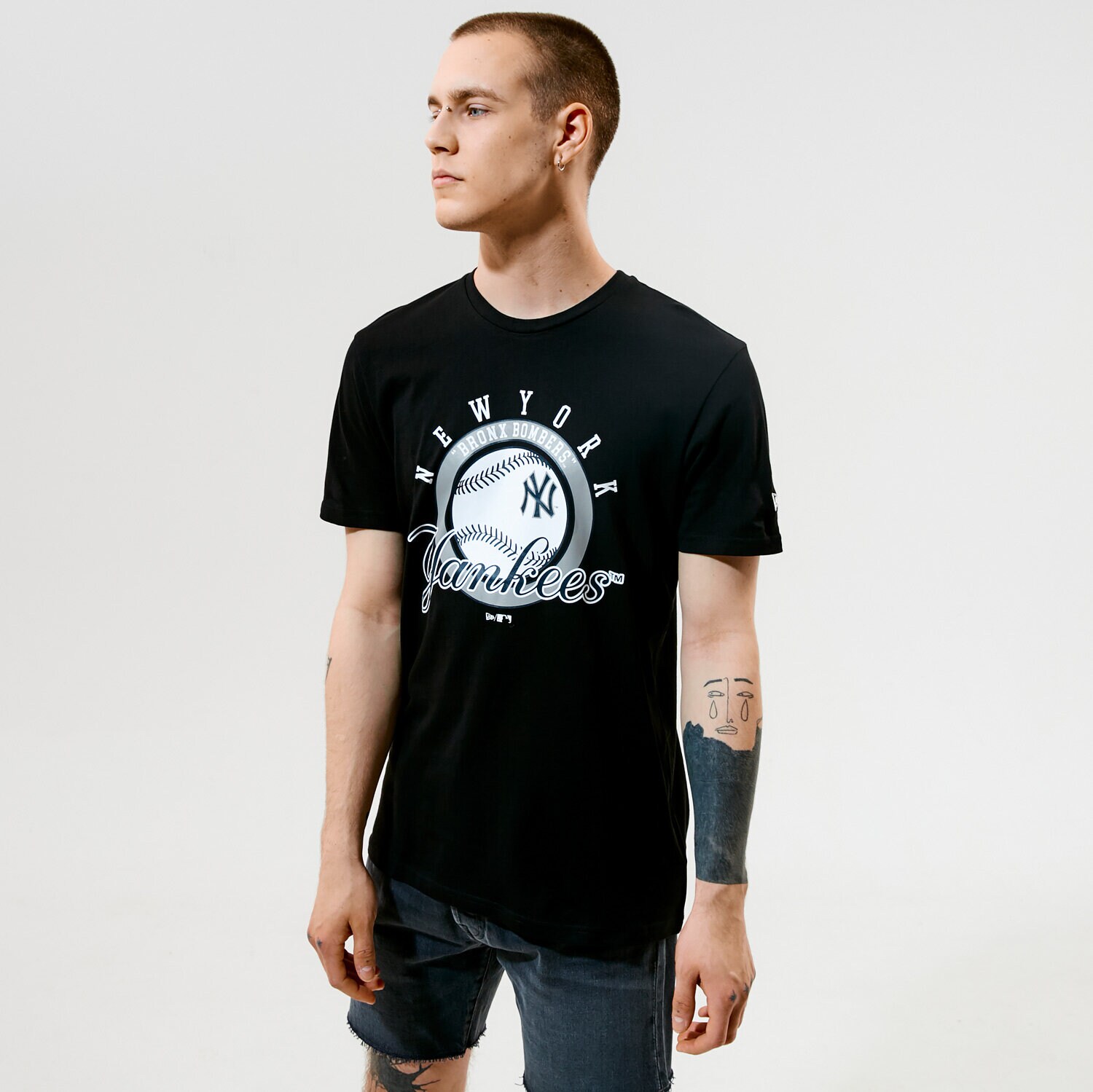 Koszulka, t-shirt sportowy męski NEW ERA T-SHIRT MLB GRAPHIC TEE NY YAN BLK 12835844 CZARNY