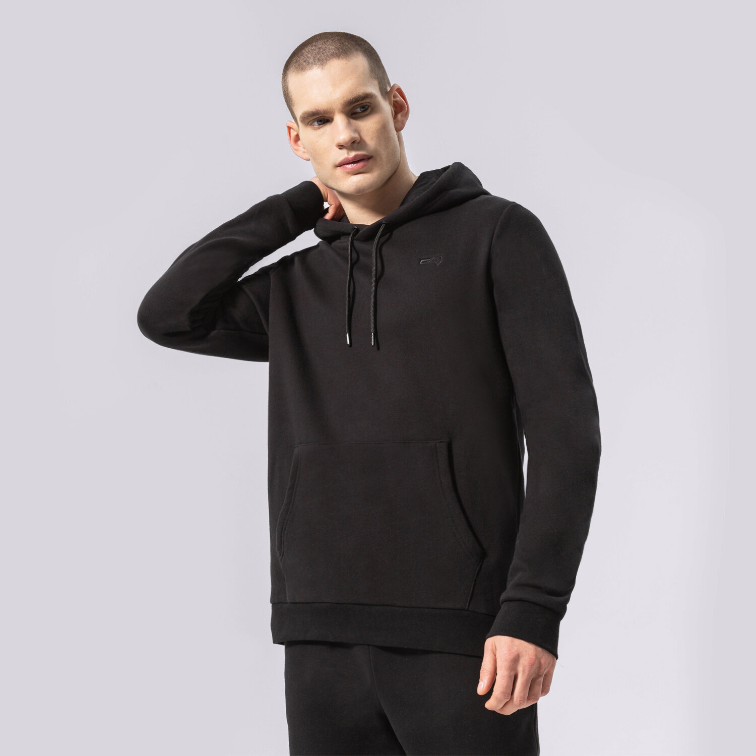 Bluza męska CONFRONT BLUZA Z KAPTUREM ESSENTIAL CF122BLM91001 CZARNY