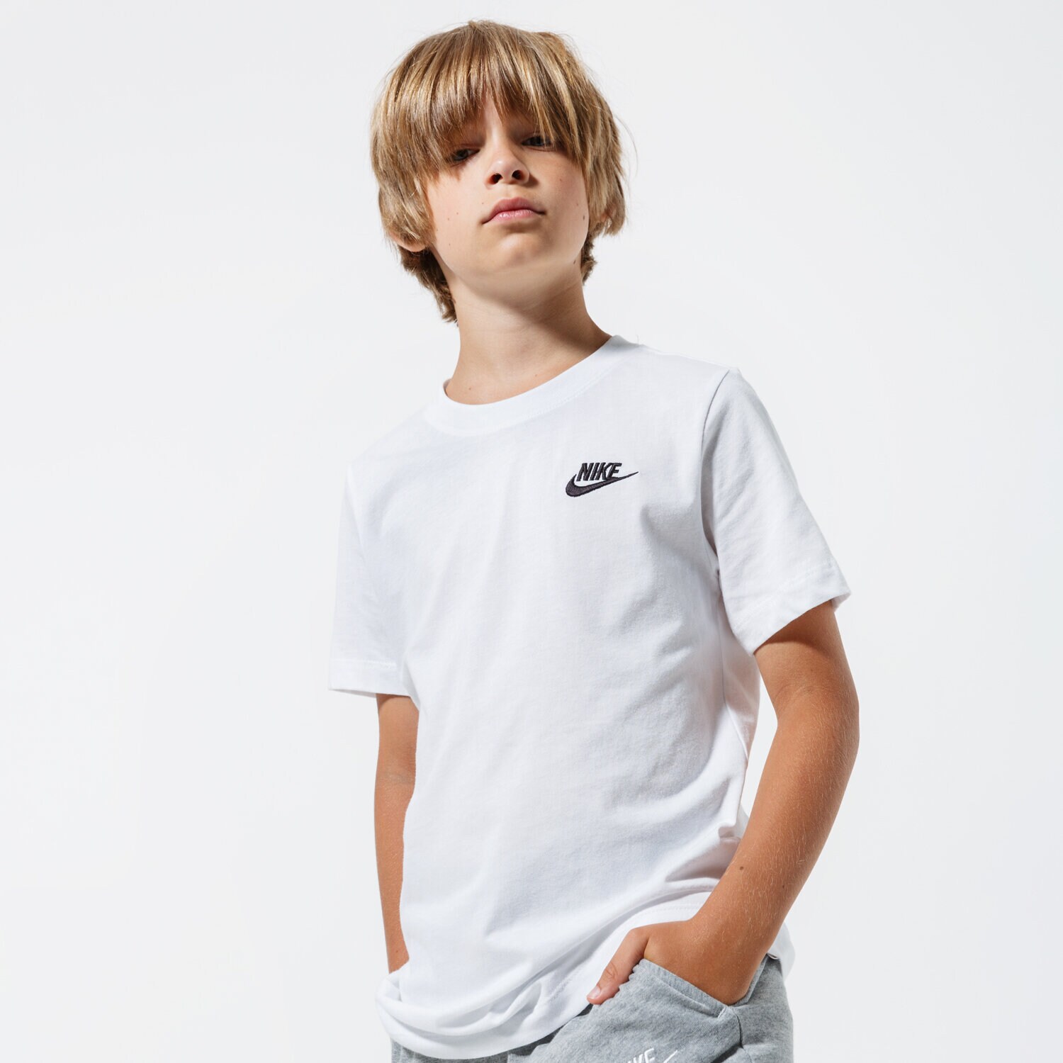 Koszulka, t-shirt dla dzieci NIKE T-SHIRT SPORTSWEAR B AR5254-100 BIAŁY