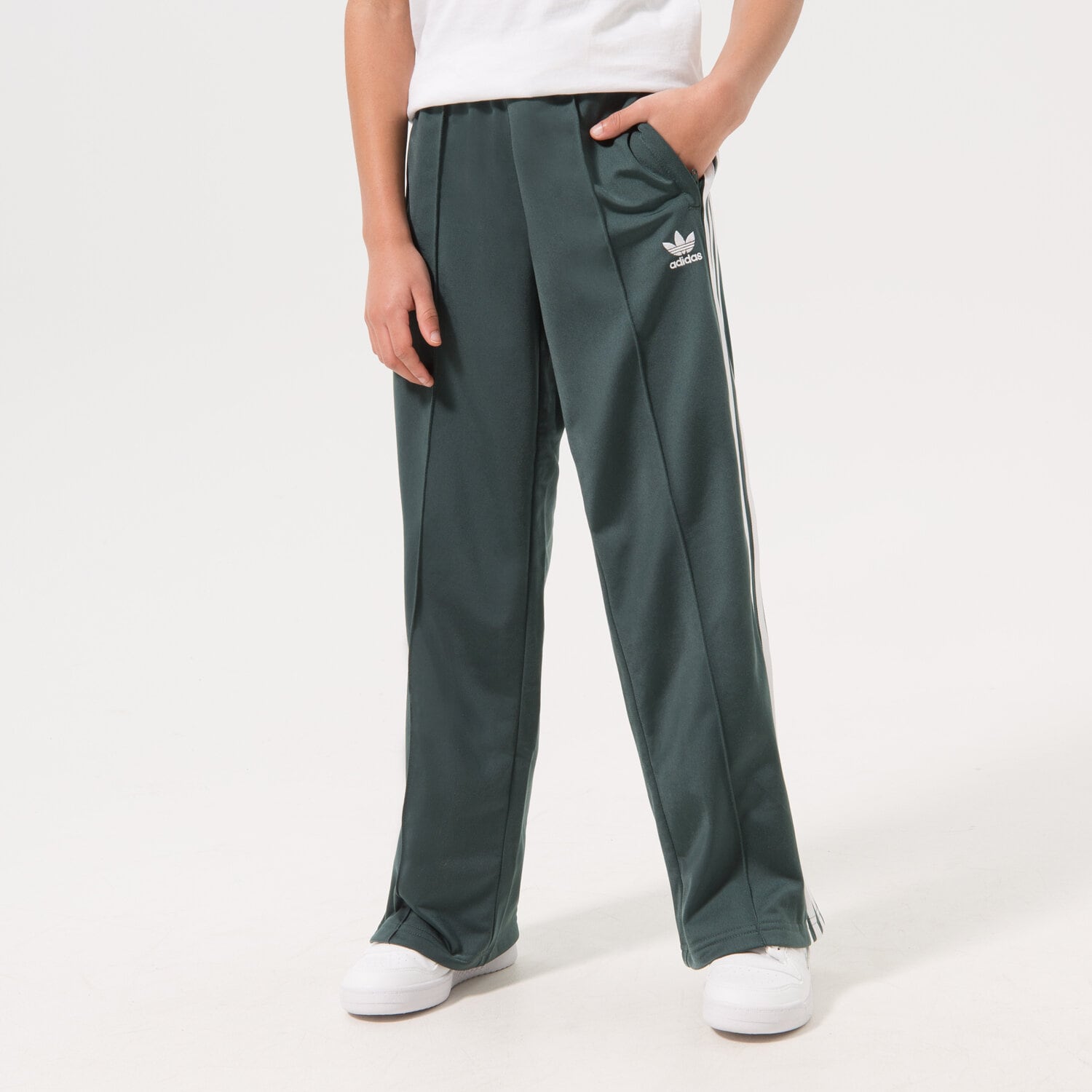 Sportowe spodnie dziecięce ADIDAS SPODNIE WIDE PANTS GIRL HK0348 ZIELONY
